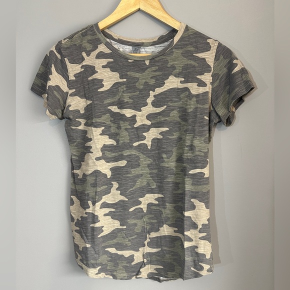 Cotton Heritage Tops - Cotton Heritage Camo Tshirt Womens Medium Short Sleeve Casual Tee